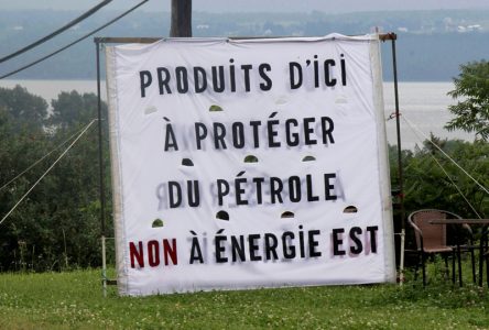 Stop oléoduc visible à Neuville