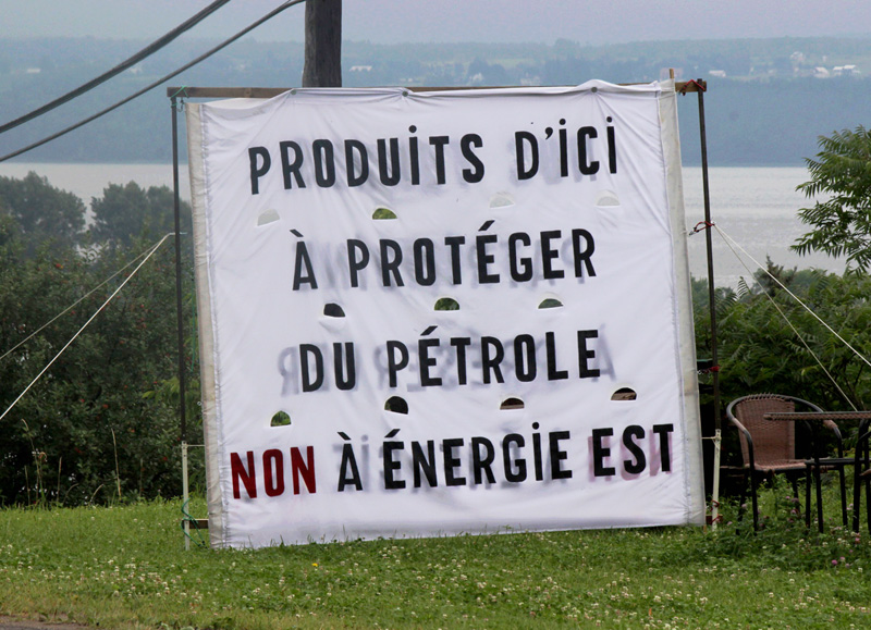 Stop oléoduc visible à Neuville