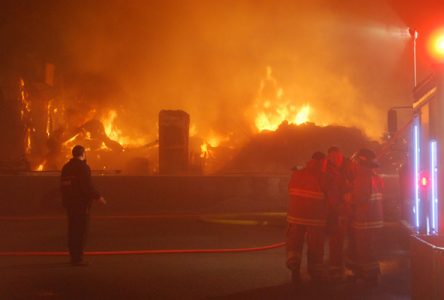 L’entrepôt de biomasse détruit par un incendie à Saint-Gilbert