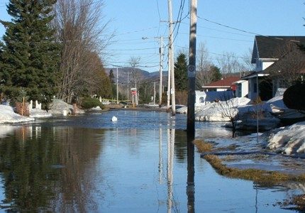 Saint-Raymond inondé: deux embâcles sur la rivière
