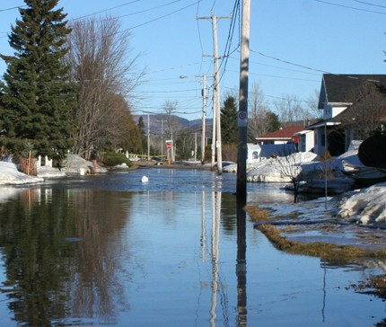 Saint-Raymond inondé: deux embâcles sur la rivière