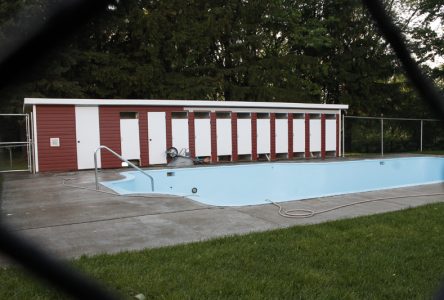 Une piscine extérieure à Pont-Rouge