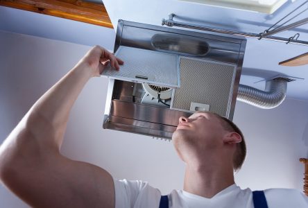À quelle fréquence doit-on nettoyer la hotte de cuisine ?