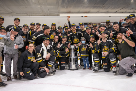 Hockey sénior: Louiseville remporte le championnat des séries