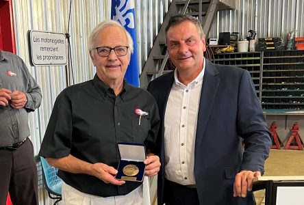 Le député de Portneuf remet la Médaille de l’Assemblée nationale du Québec à Jean Mainguy