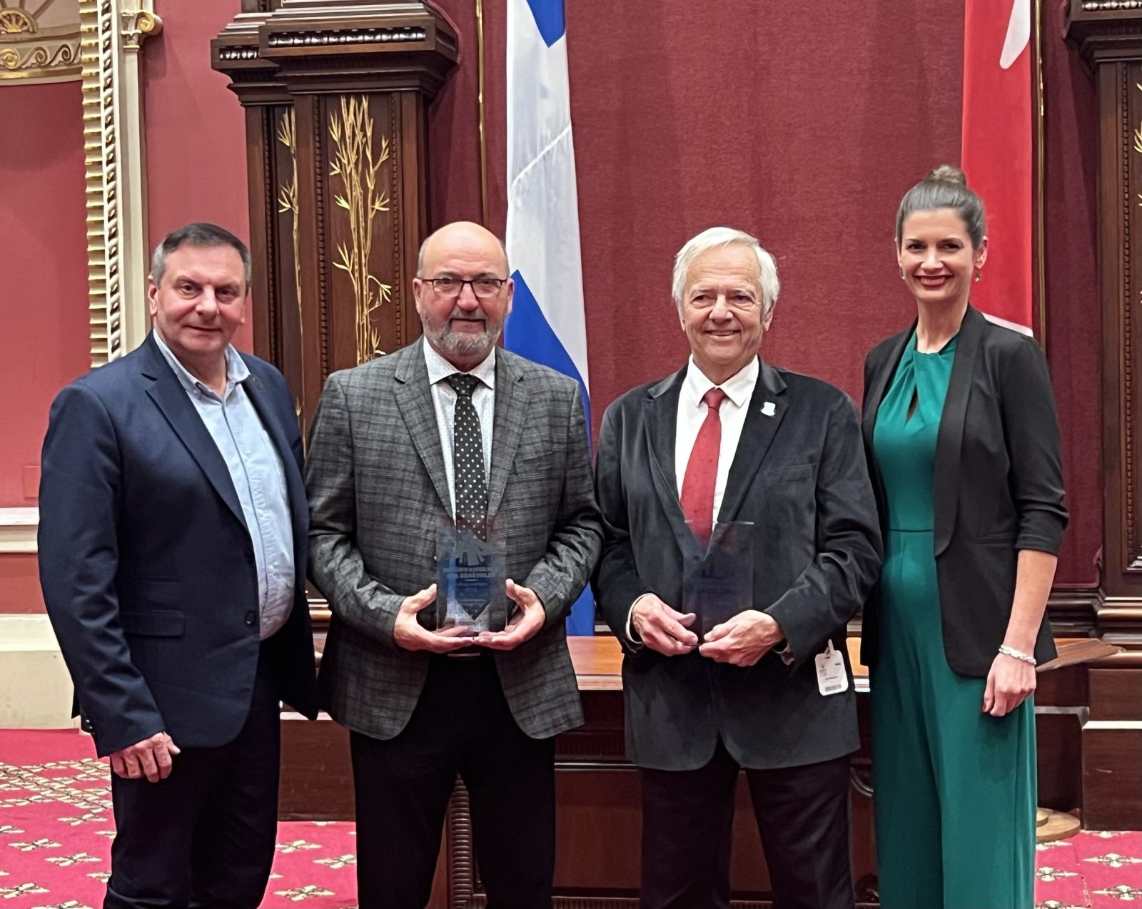 Claude Blanchette et Jean Mainguy reçoivent le Prix de reconnaissance des bénévoles en matière de véhicules hors route