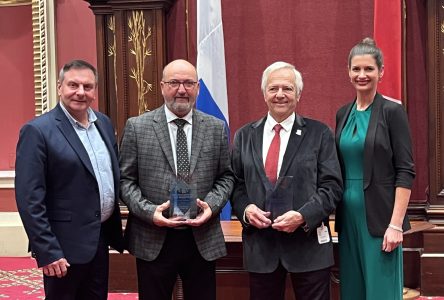 Claude Blanchette et Jean Mainguy reçoivent le Prix de reconnaissance des bénévoles en matière de véhicules hors route